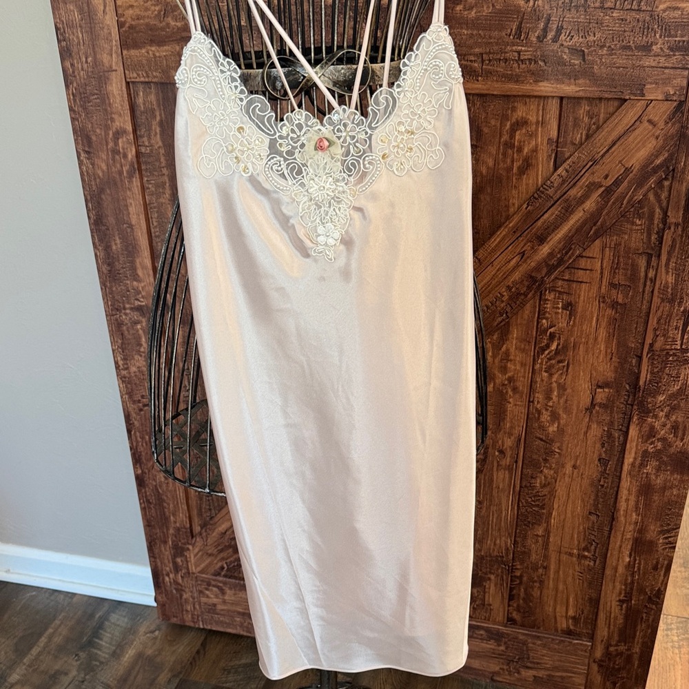 Lace & Beaded Detailed Short Robe  with Chemise by California Dynasty S - Picture 4 of 16
